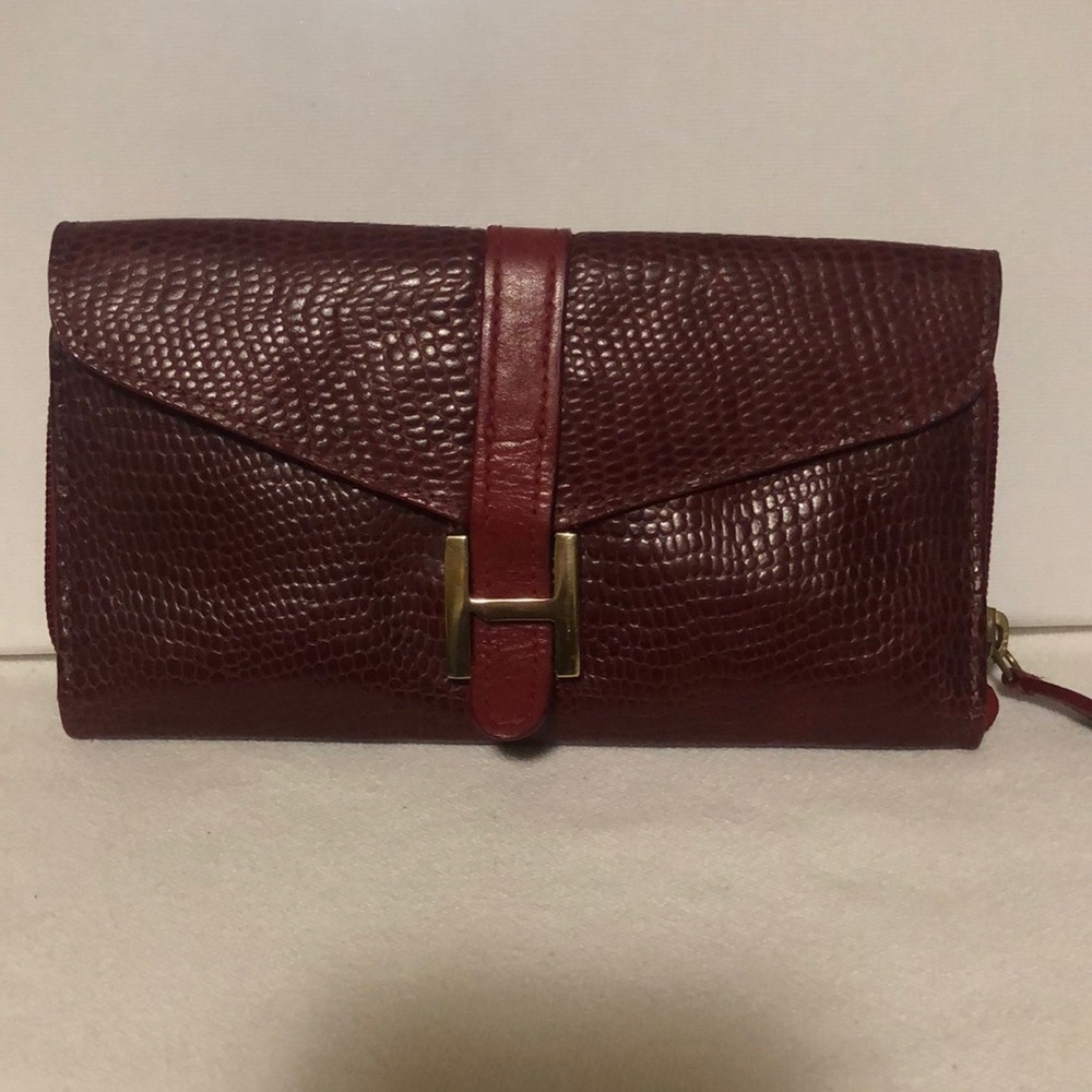 HIDESIGN burgundy croc print design wallet. Preowned. Holds credit card